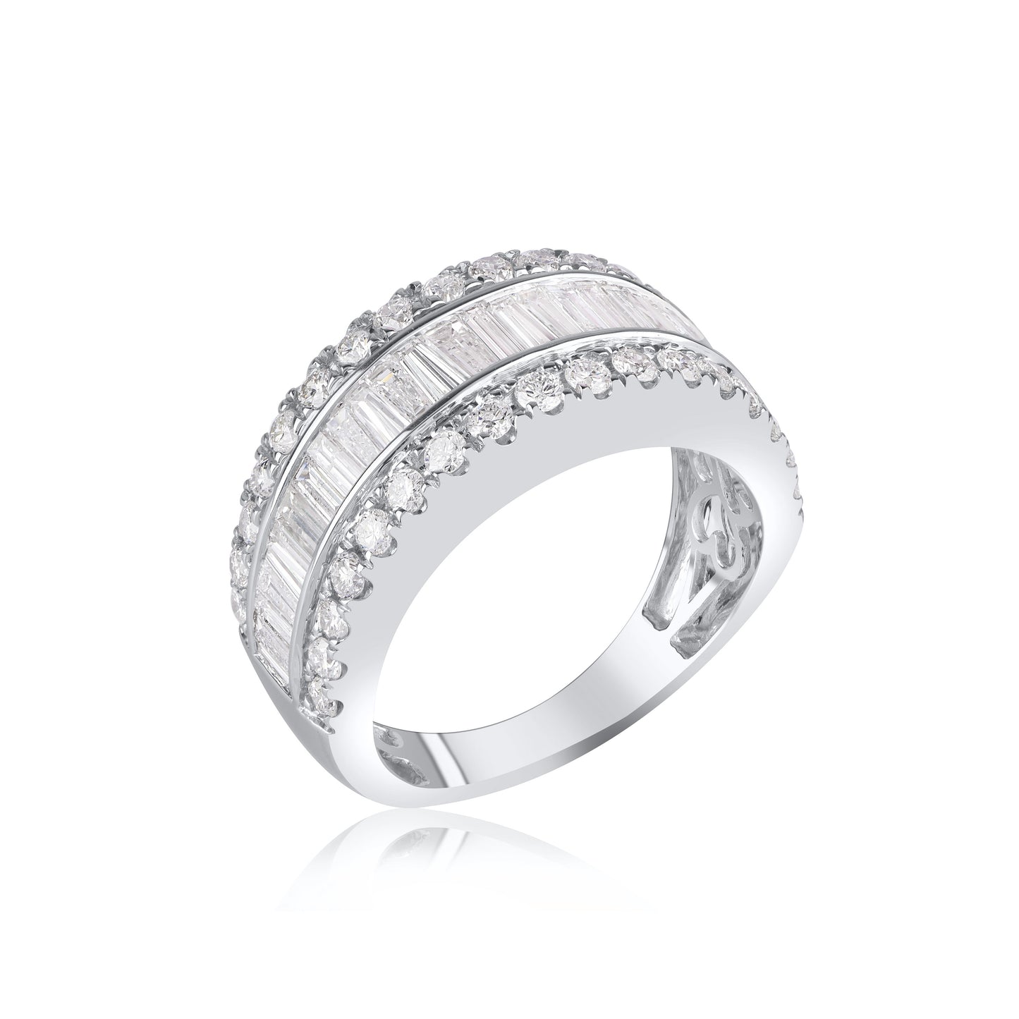 Baguette and Round Diamond Wedding Band Ring in 18K Gold