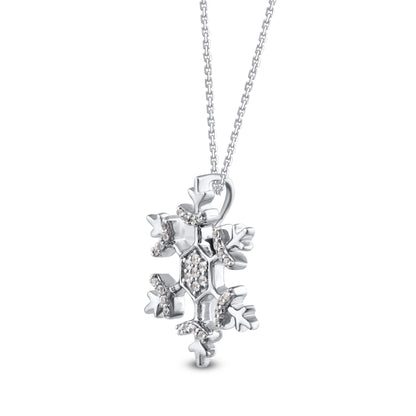 Sparkling Snowflake Pendant Necklace in 925 Sterling Silver